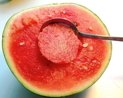 偷西瓜吃瓜,一场夏夜乡村的欢乐冒险