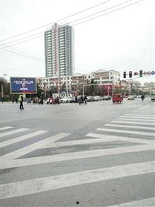 镇平电力广场吃瓜,夏日吃瓜盛宴，共享清凉时光