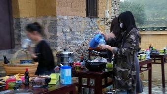 吃瓜群众戴口罩吃瓜群众,疫情下的生活百态